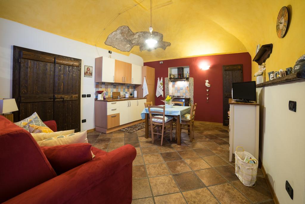 Casa Corte Alla Rocca Arona Exterior photo